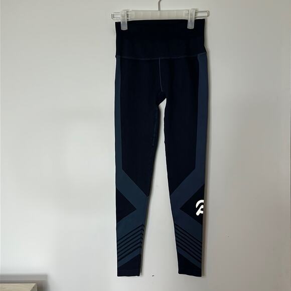 Peloton Womens Seamless Compression Knit Leggings Size Small Blue Logo - Picture 1 of 6